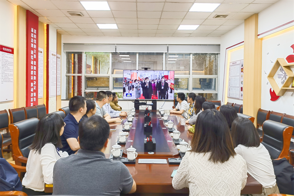 水投公司直屬支部組織收看新聞聯播1_副本.jpg